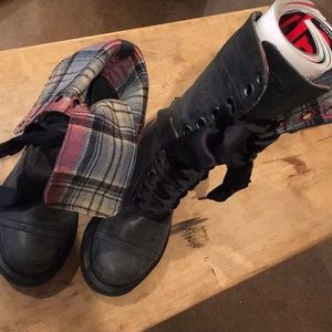 Dr. Martens riot baby! Rare 🖤